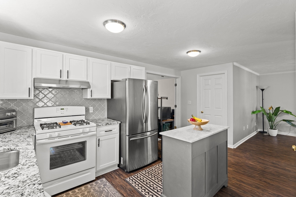 Marlborough, Massachusetts 01752, United States, 3 Bedrooms Bedrooms, ,2 BathroomsBathrooms,Residential,Contingent,86742