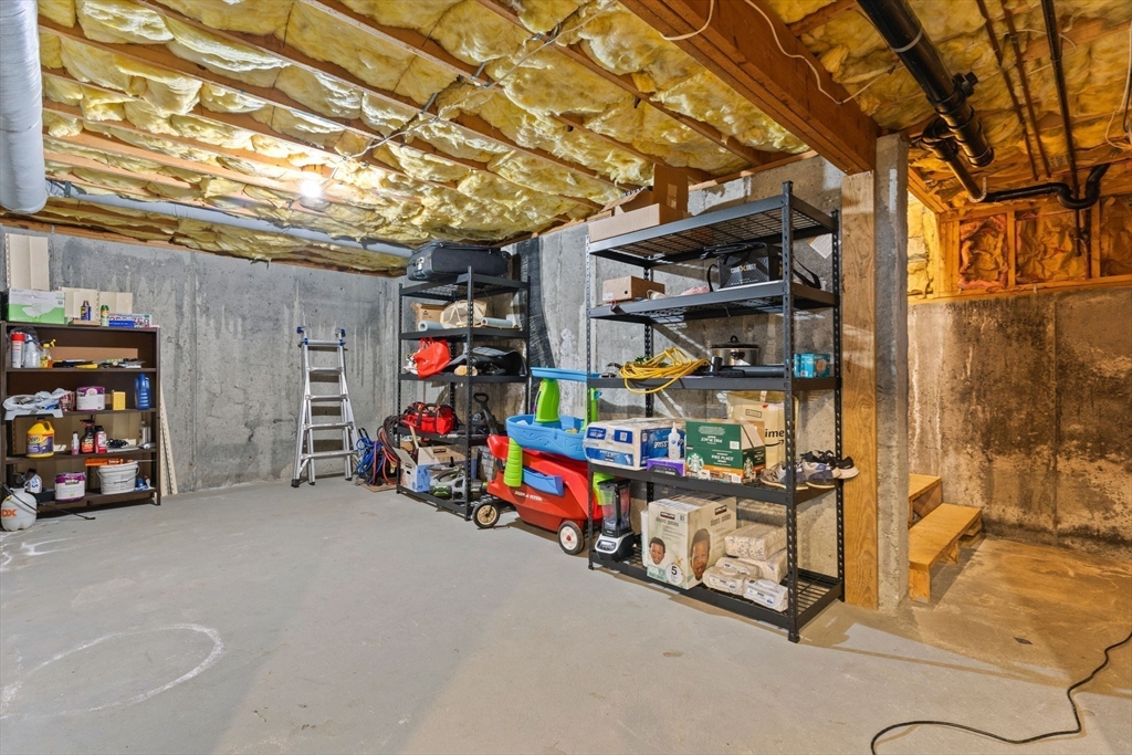 Marlborough, Massachusetts 01752, United States, 3 Bedrooms Bedrooms, ,2 BathroomsBathrooms,Residential,Contingent,86742