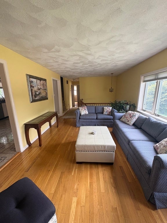 4 Crest Road, Framingham, MA, 4 Crest Road, Framingham, MA Photo #4