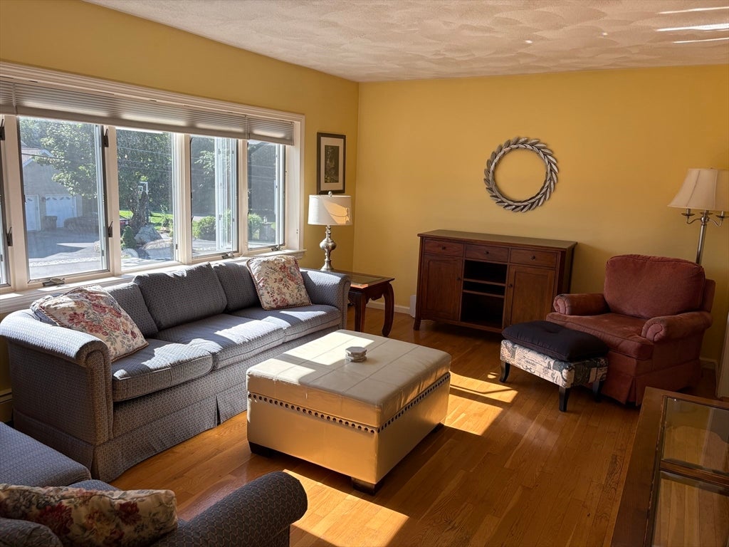 4 Crest Road, Framingham, MA, 4 Crest Road, Framingham, MA Photo #3