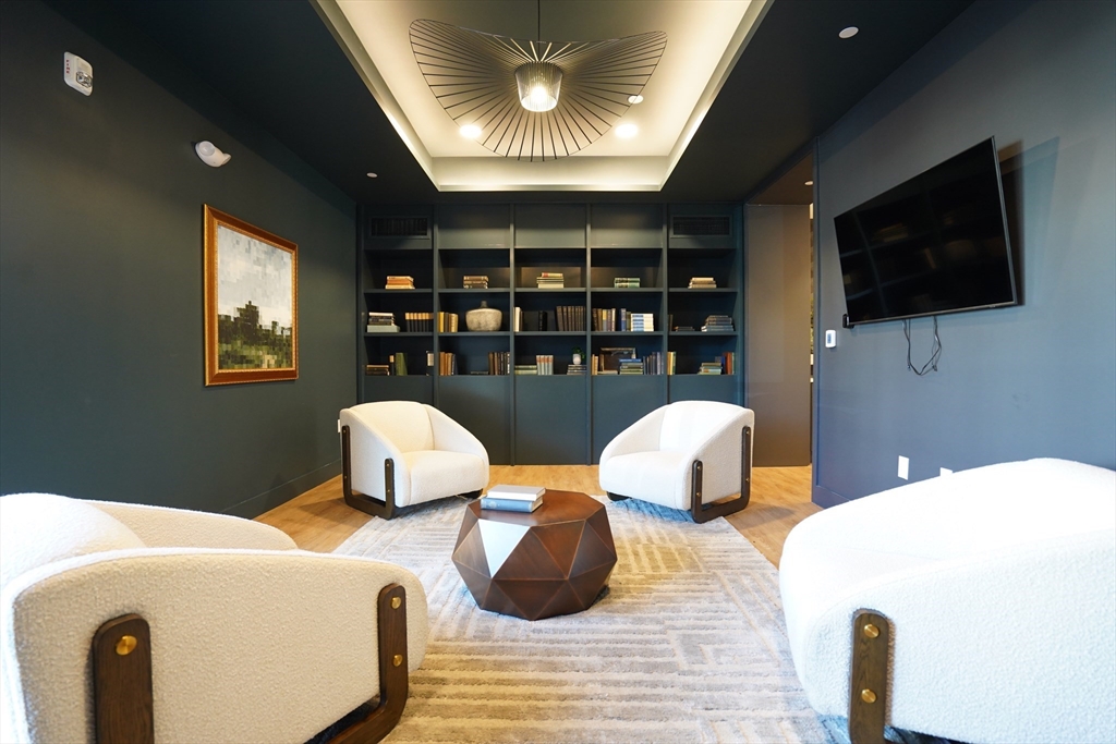 289 Walk Hill Rd 301