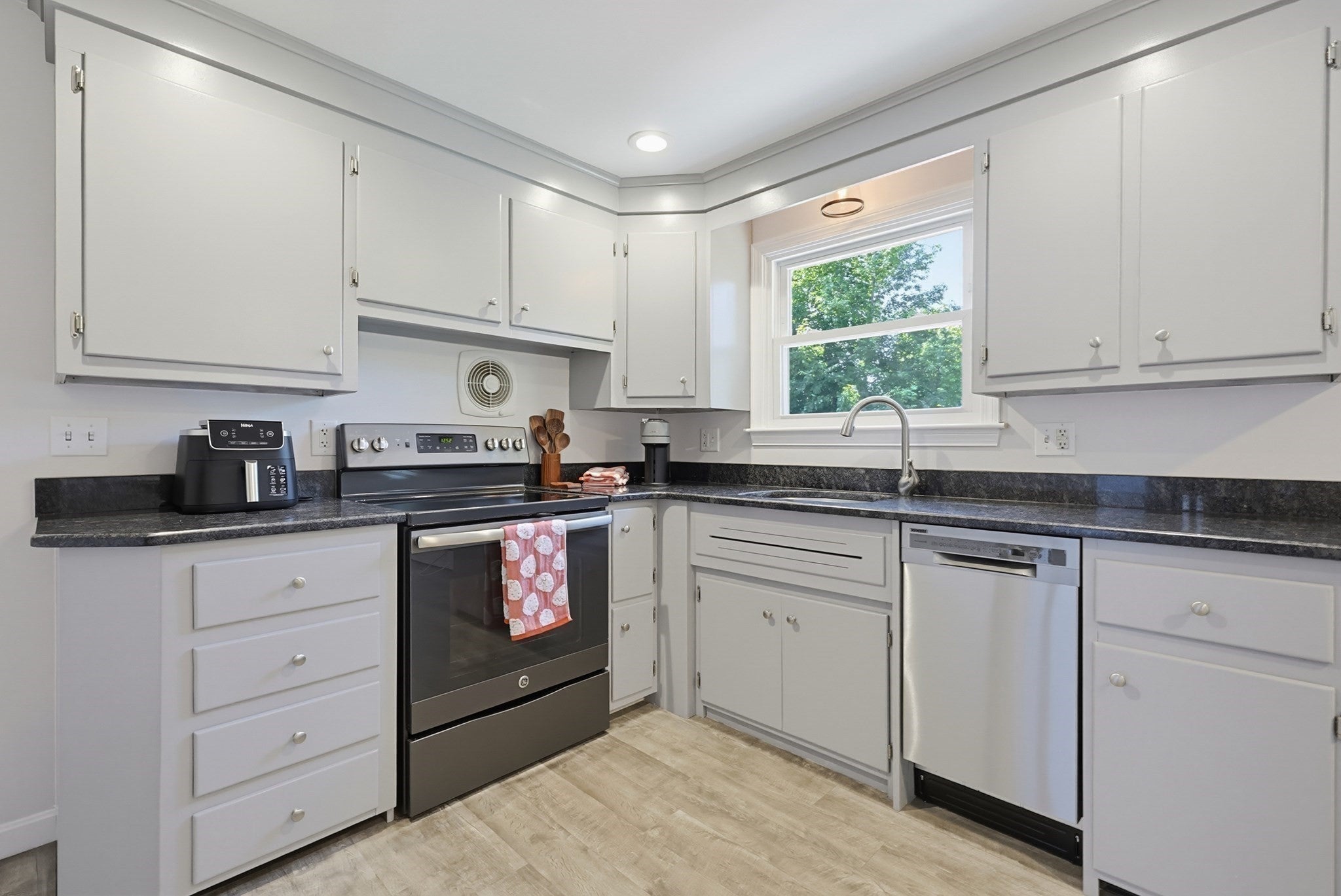 18 Longview St, West Boylston, MA, 18 Longview St, West Boylston, MA Photo #10