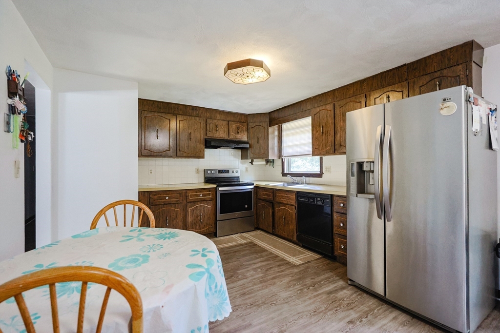 4 Brookside Lane