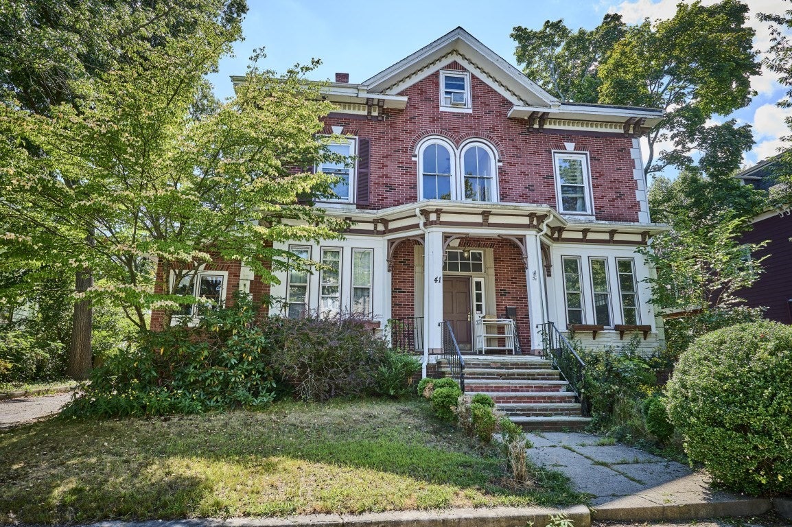 41 Van Winkle St
