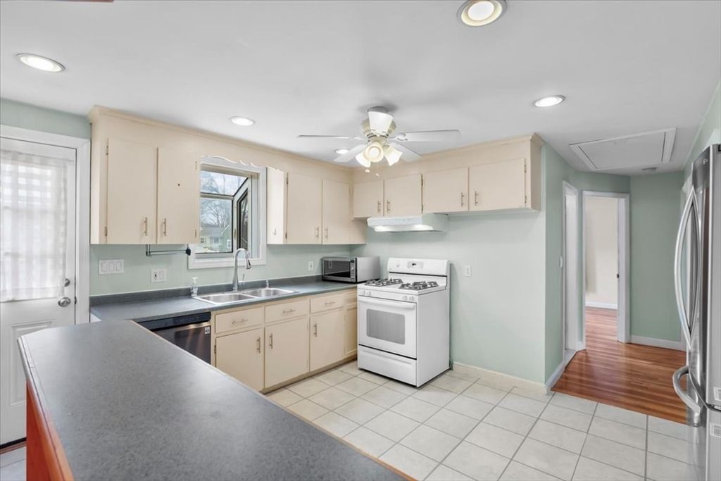 Photo of 21 Gale Road, Weymouth, MA 02188 (MLS # 73503510)