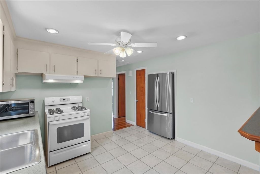 Photo of 21 Gale Road, Weymouth, MA 02188 (MLS # 73503510)