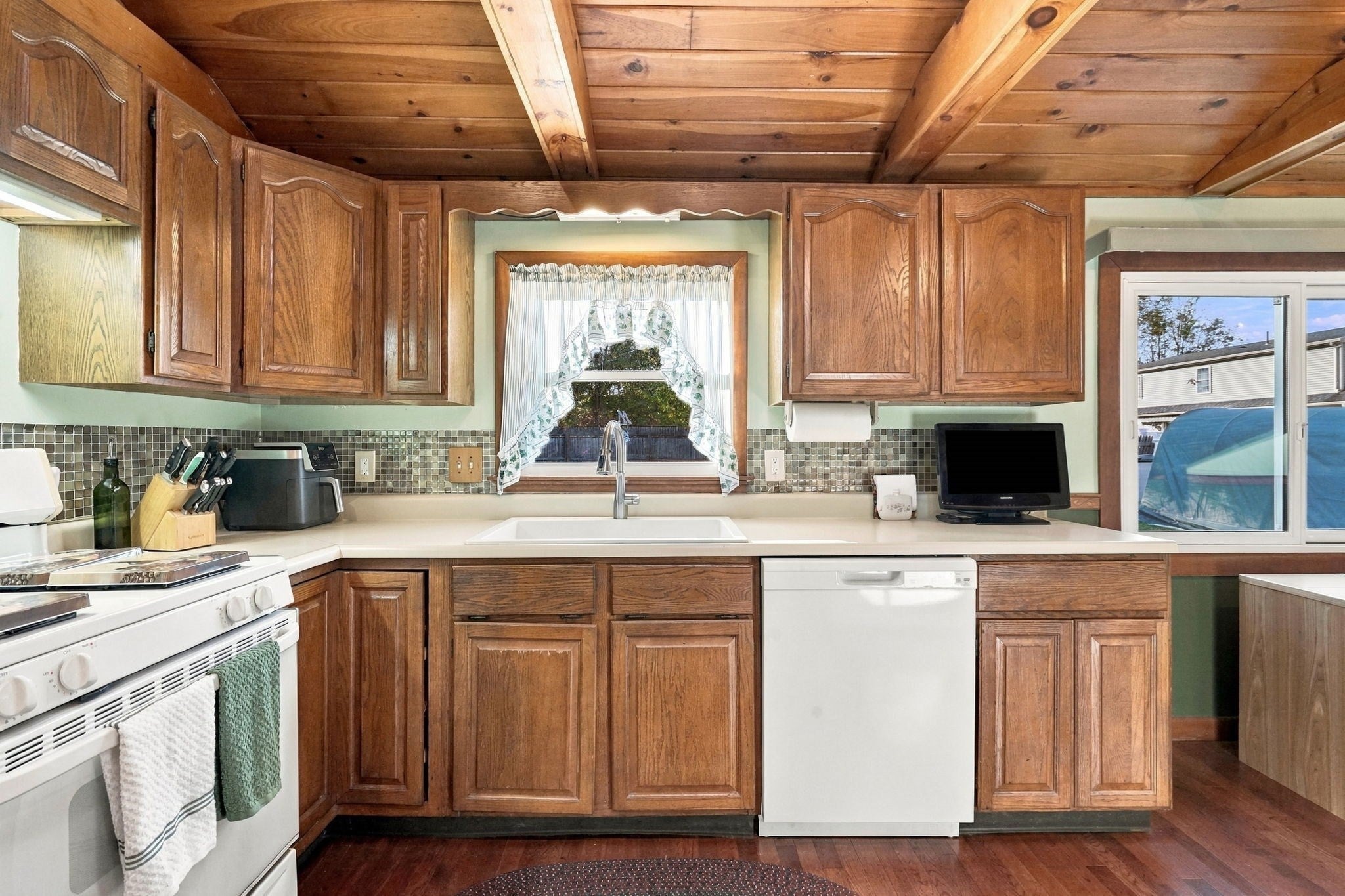 16 Clyde Ave, West Springfield, MA, 16 Clyde Ave, West Springfield, MA Photo #10