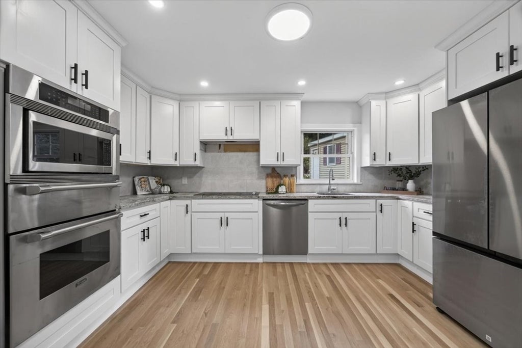 Photo of 6 Hillside Ave, Woburn, MA
