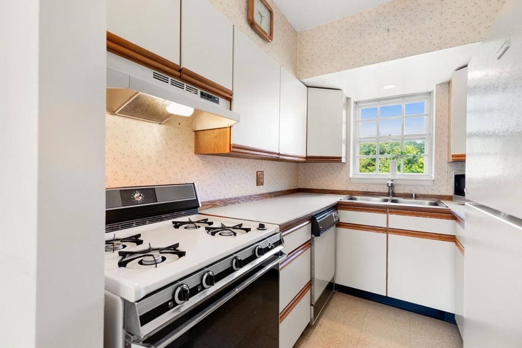 173 Lake Shore Rd #3, Boston, MA, 173 Lake Shore Rd #3, Boston, MA Photo #17