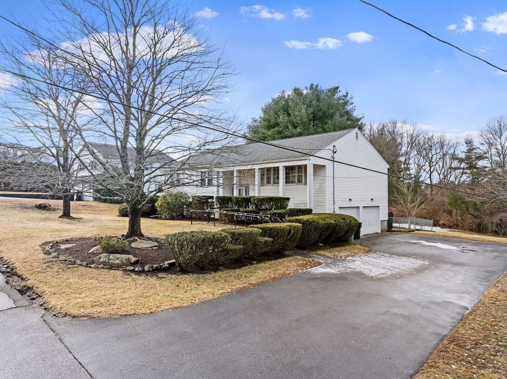17 Eisenhower St