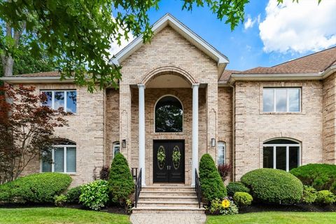 Photo of 7 Freeman St, Lynnfield, MA 01940 (MLS # 73508097)