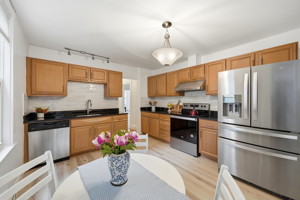 166 Chestnut St #1, Brookline, MA Photo #12