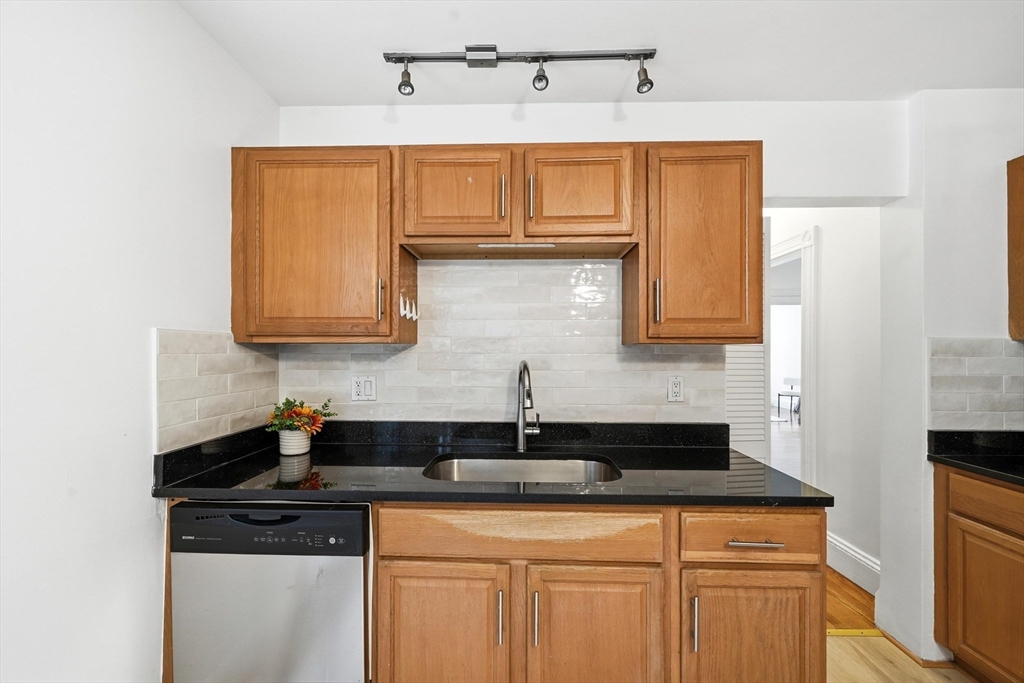 166 Chestnut St #1, Brookline, MA Photo #15