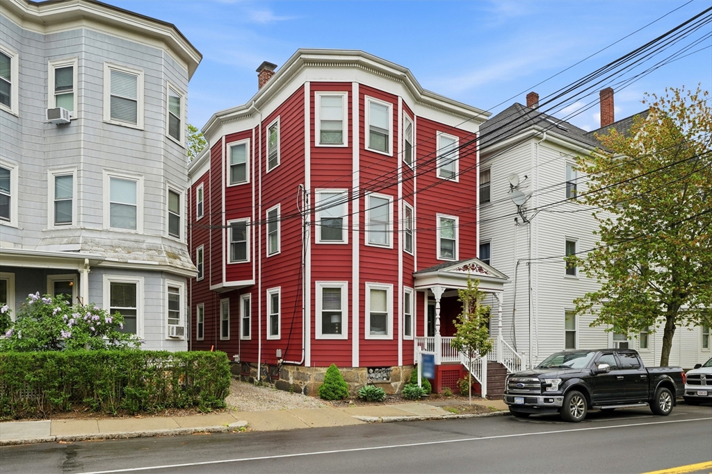 166 Chestnut St #1, Brookline, MA Photo #2