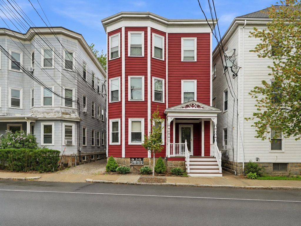 166 Chestnut St #1, Brookline, MA Photo #1