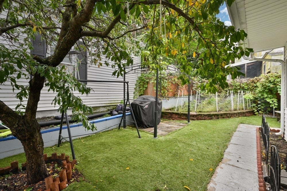 55 Arlington St, Lowell, MA Photo #33