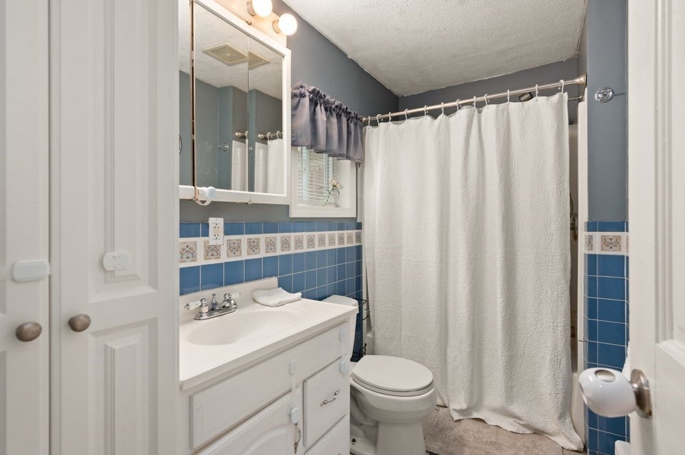 55 Arlington St, Lowell, MA Photo #16