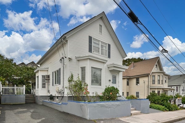 55 ARLINGTON ST, LOWELL, MA 01854 - Image cc634e4e52d0ed5b21da949ec6e86292/2229053221