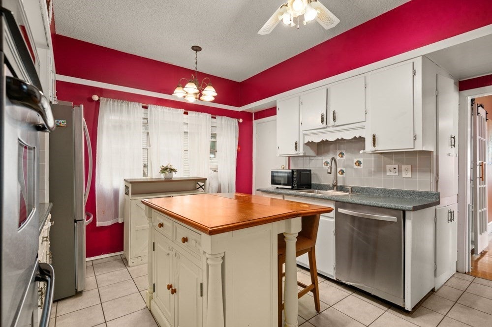 55 Arlington St, Lowell, MA Photo #4