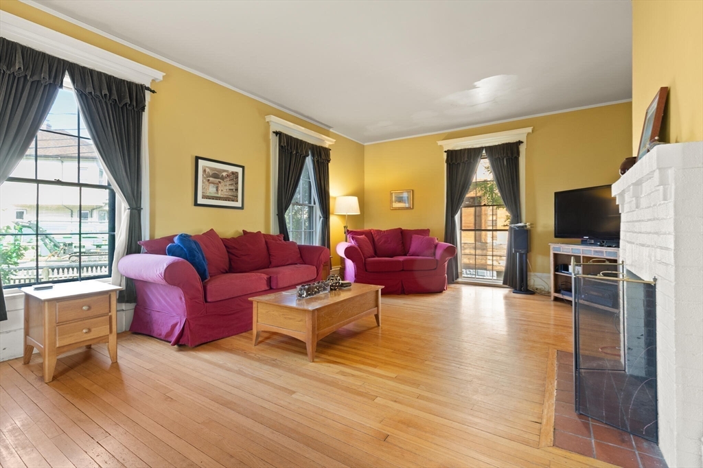 21 College Hill Rd