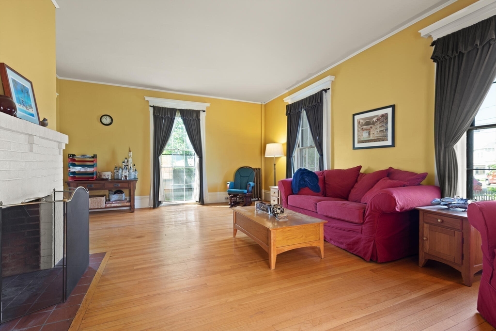 21 College Hill Rd