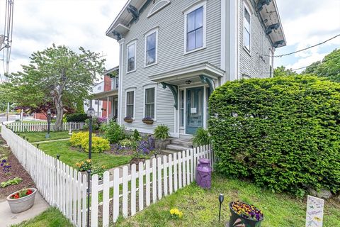 52 Central Gardner MA 01440