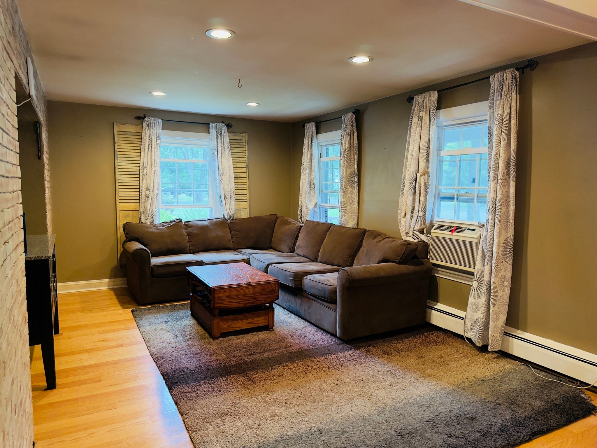 118 Woodard Ave