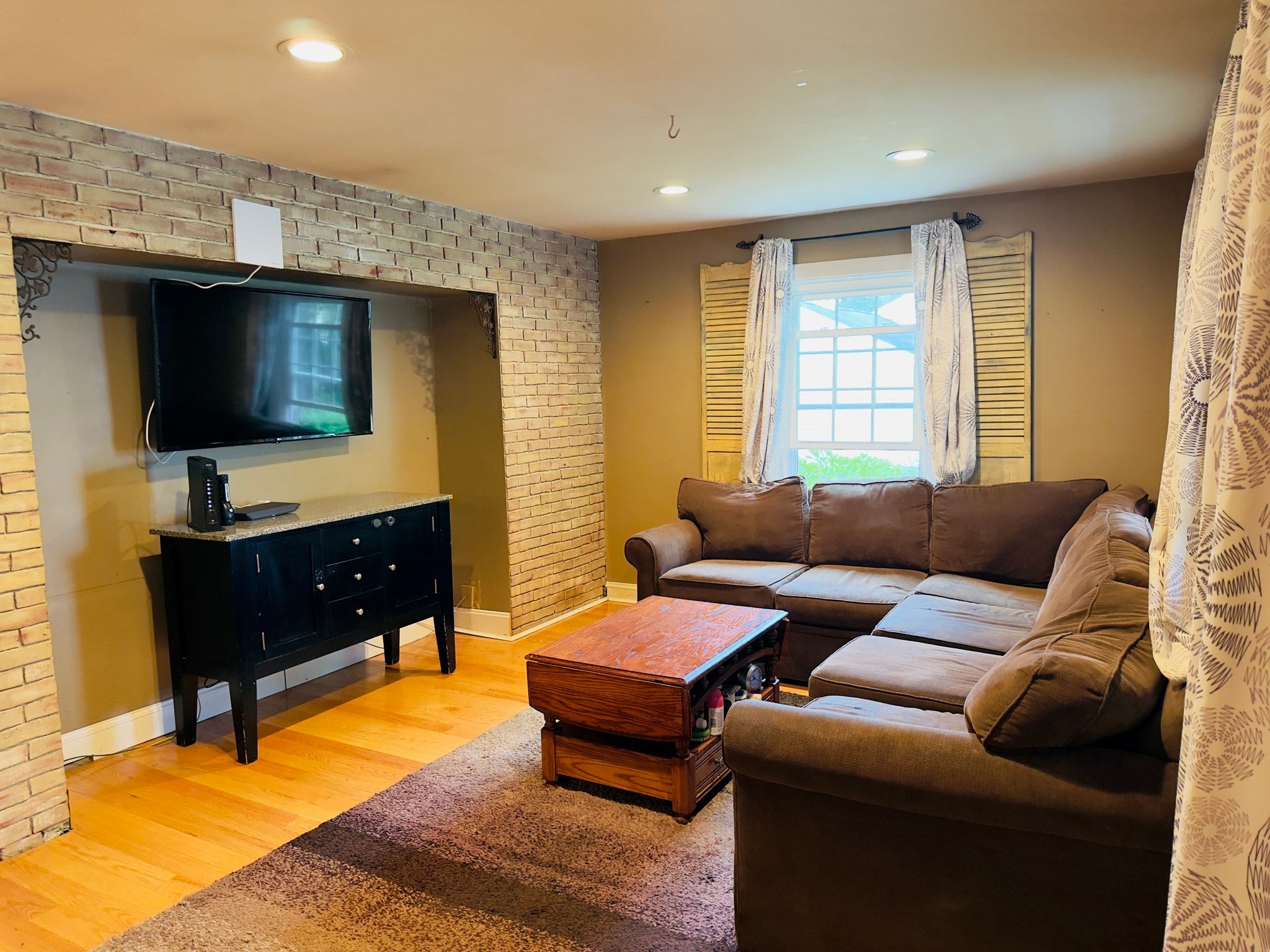118 Woodard Ave