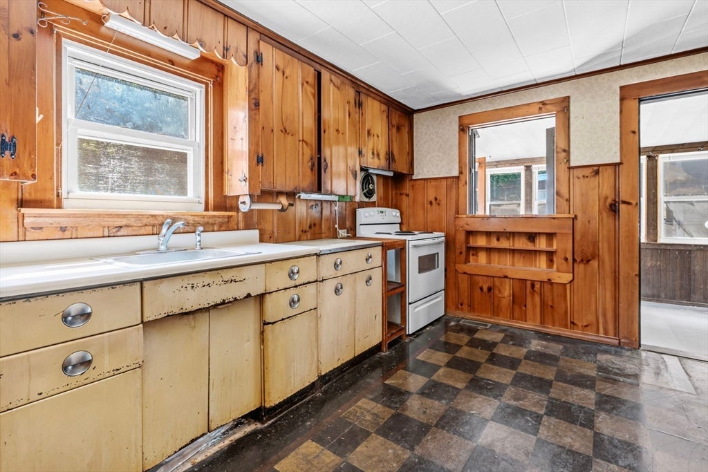 8 Underwood Ave, Easthampton, MA, 8 Underwood Ave, Easthampton, MA Photo #13