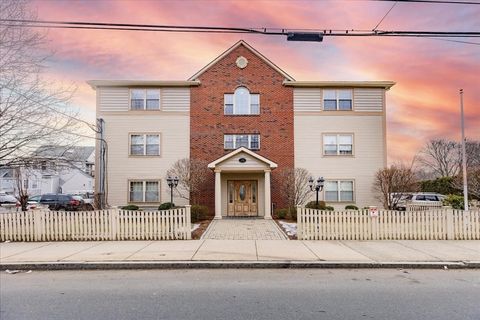 590 Boston St. 102 Lynn MA 01905