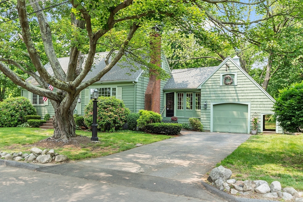 8 Mitchell Ln