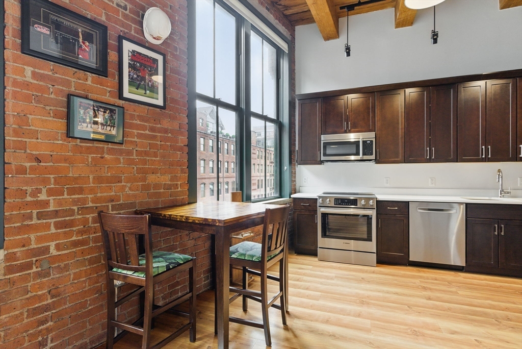 49 Melcher St 405