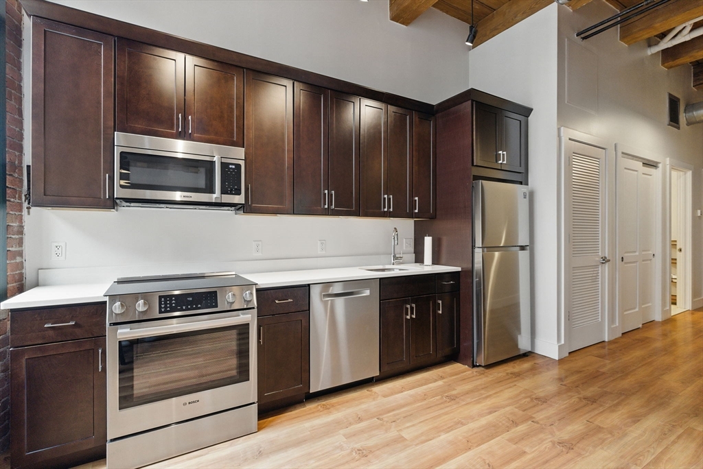 49 Melcher St 405
