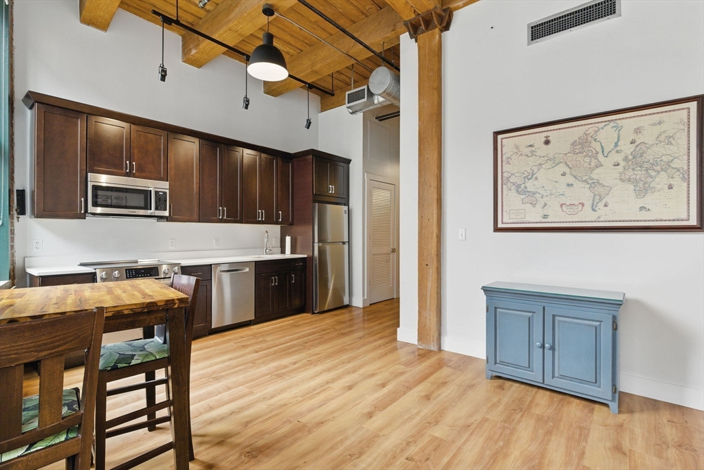 49 Melcher St 405