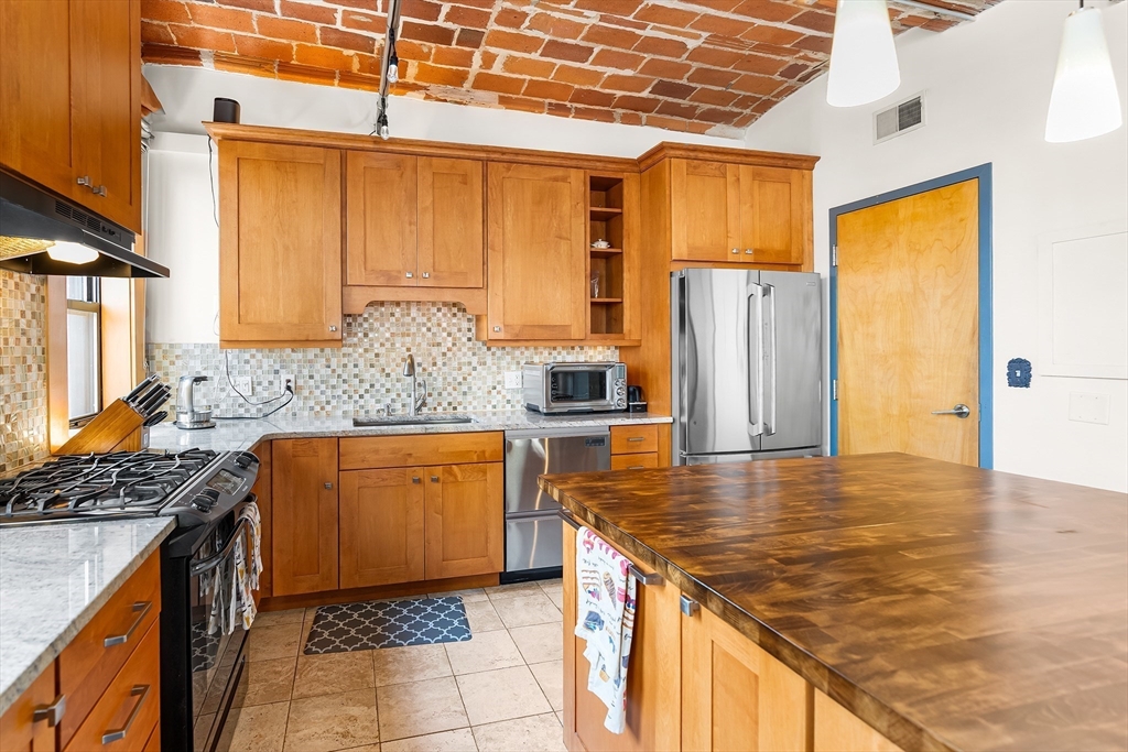 121-123 Beach St 801