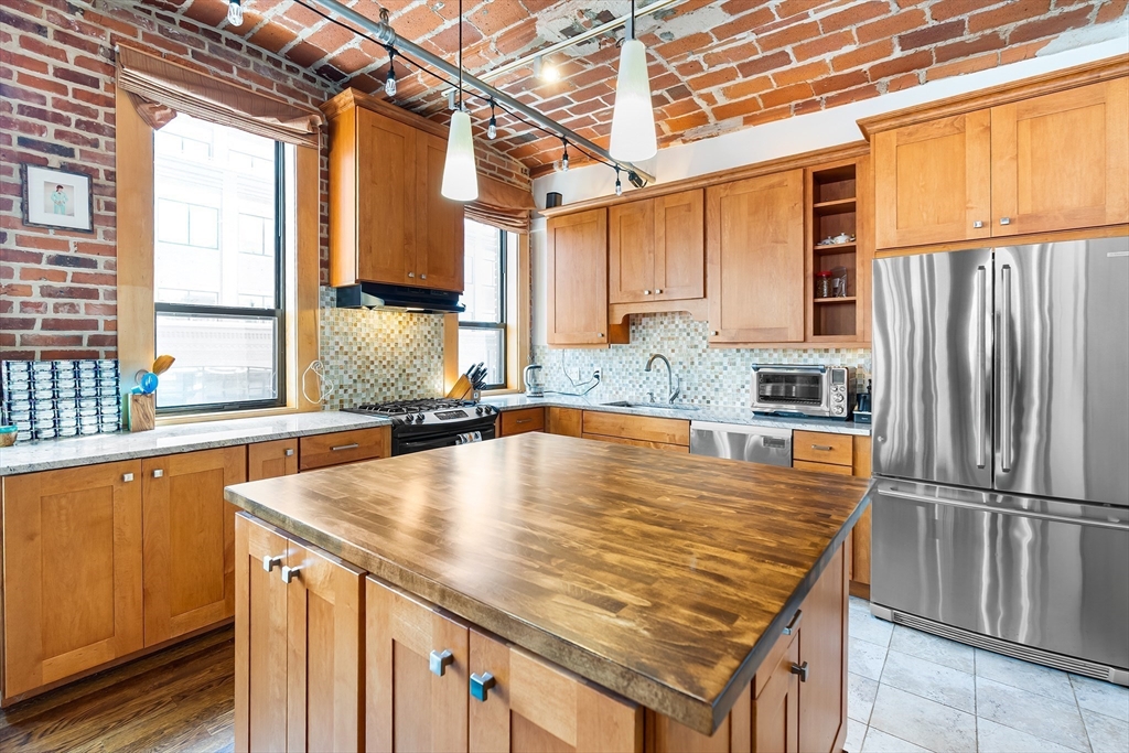 121-123 Beach St 801