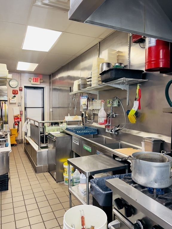 Newton, Massachusetts 02460, United States, ,Commercial,Active,181060