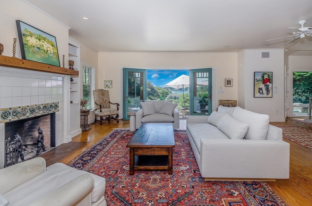 Marion, Massachusetts 02738, United States, 5 Bedrooms Bedrooms, ,4 BathroomsBathrooms,Residential,Active,201657