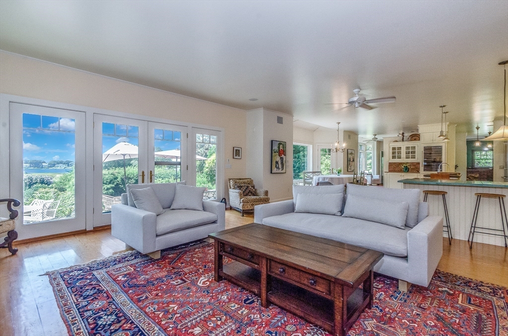 Marion, Massachusetts 02738, United States, 5 Bedrooms Bedrooms, ,4 BathroomsBathrooms,Residential,Active,201657