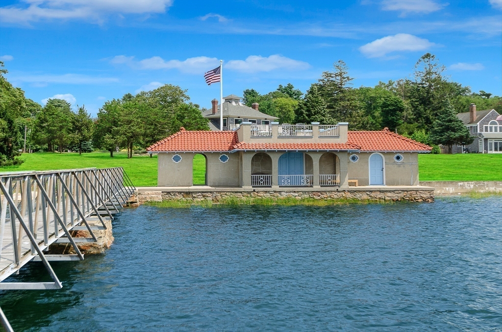 Marion, Massachusetts 02738, United States, 5 Bedrooms Bedrooms, ,4 BathroomsBathrooms,Residential,Active,201657