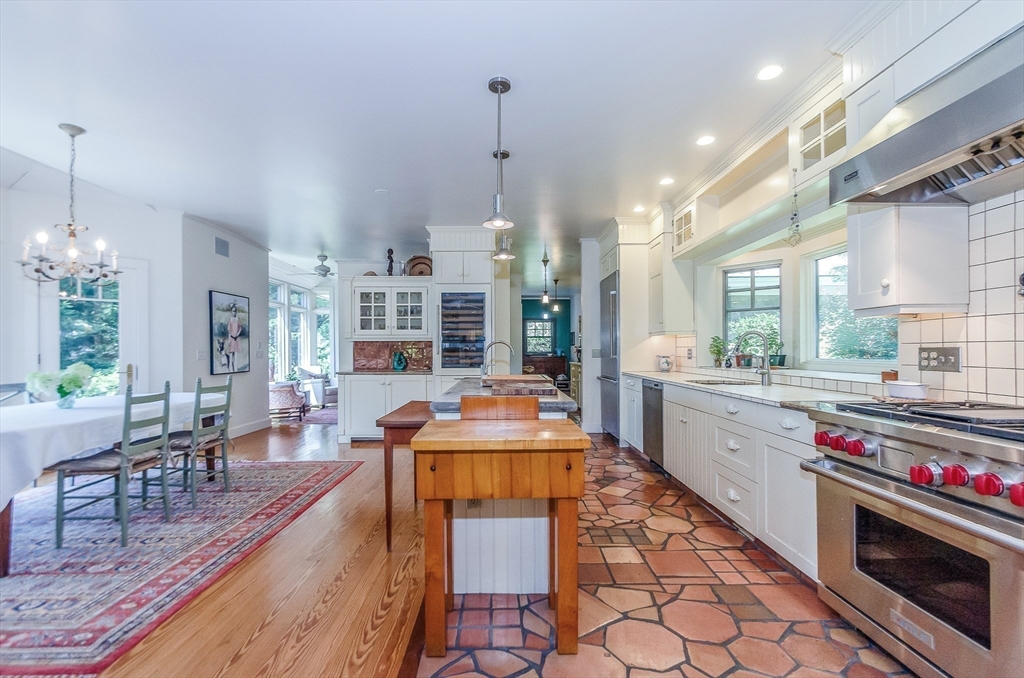 Marion, Massachusetts 02738, United States, 5 Bedrooms Bedrooms, ,4 BathroomsBathrooms,Residential,Active,201657