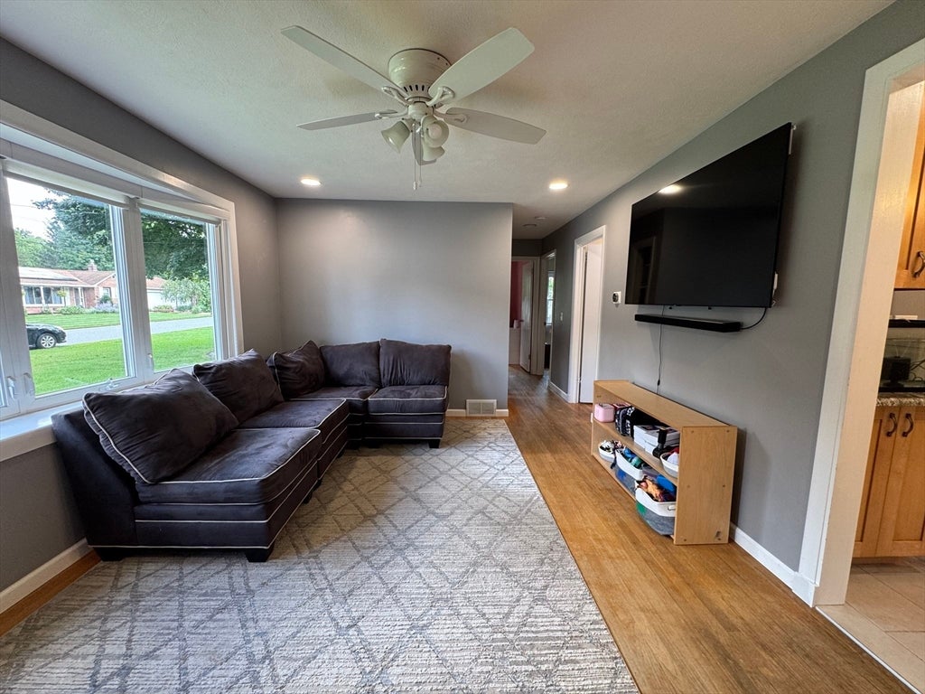 18 Cedar Oak Lane, Hampden, MA Photo #5