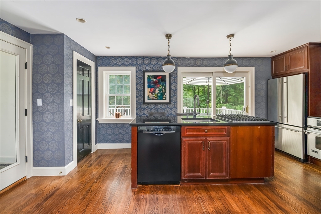 Sherborn, Massachusetts 01770, United States, 3 Bedrooms Bedrooms, ,2 BathroomsBathrooms,Residential,Active,191030