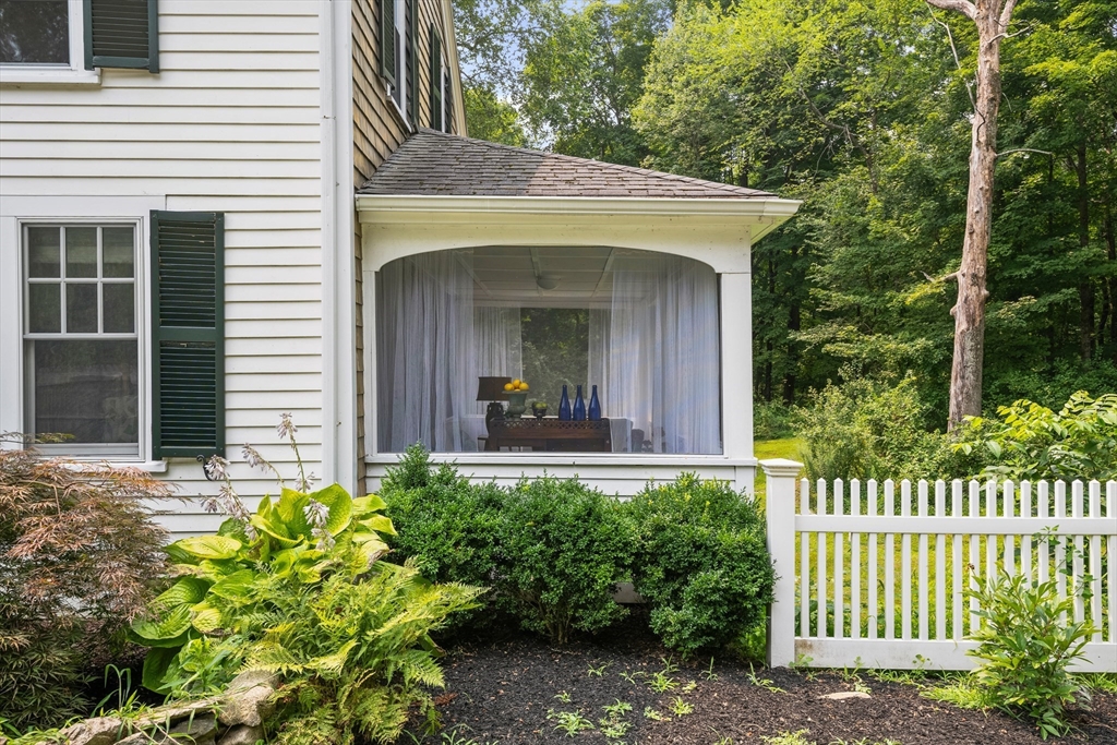 Sherborn, Massachusetts 01770, United States, 3 Bedrooms Bedrooms, ,2 BathroomsBathrooms,Residential,Active,191030