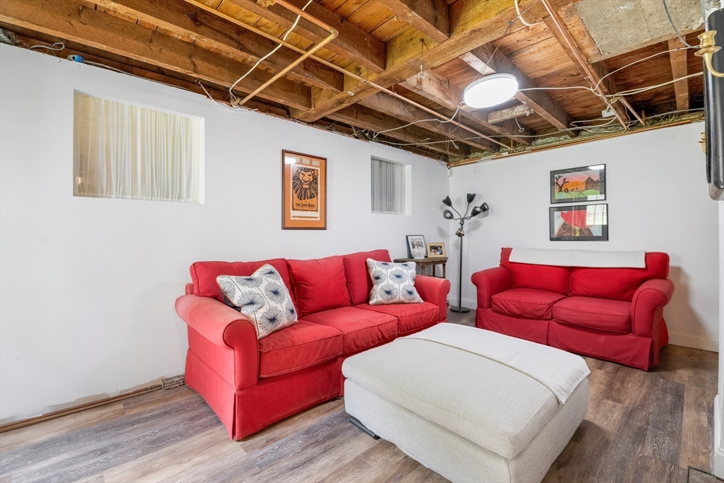 Sherborn, Massachusetts 01770, United States, 3 Bedrooms Bedrooms, ,2 BathroomsBathrooms,Residential,Active,191030