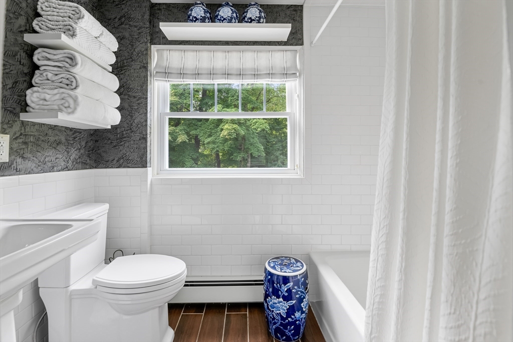 Sherborn, Massachusetts 01770, United States, 3 Bedrooms Bedrooms, ,2 BathroomsBathrooms,Residential,Active,191030