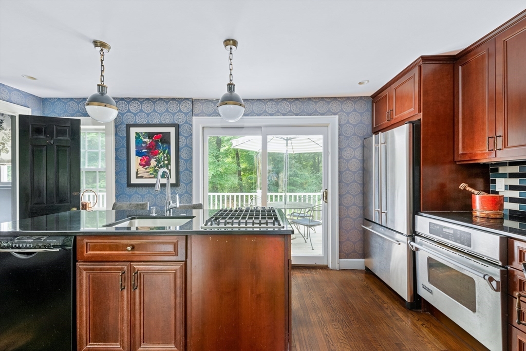 Sherborn, Massachusetts 01770, United States, 3 Bedrooms Bedrooms, ,2 BathroomsBathrooms,Residential,Active,191030