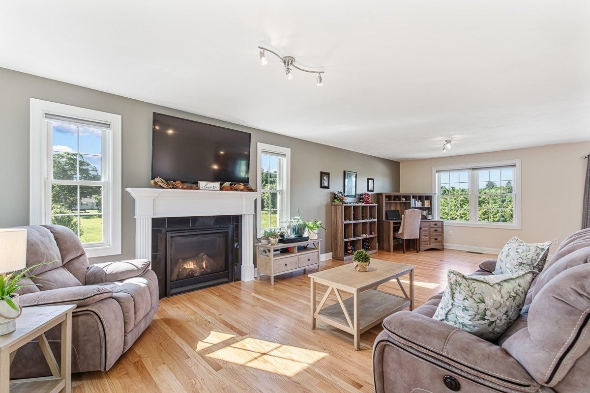 18 Blue Grass Circle, Taunton, MA Photo #11
