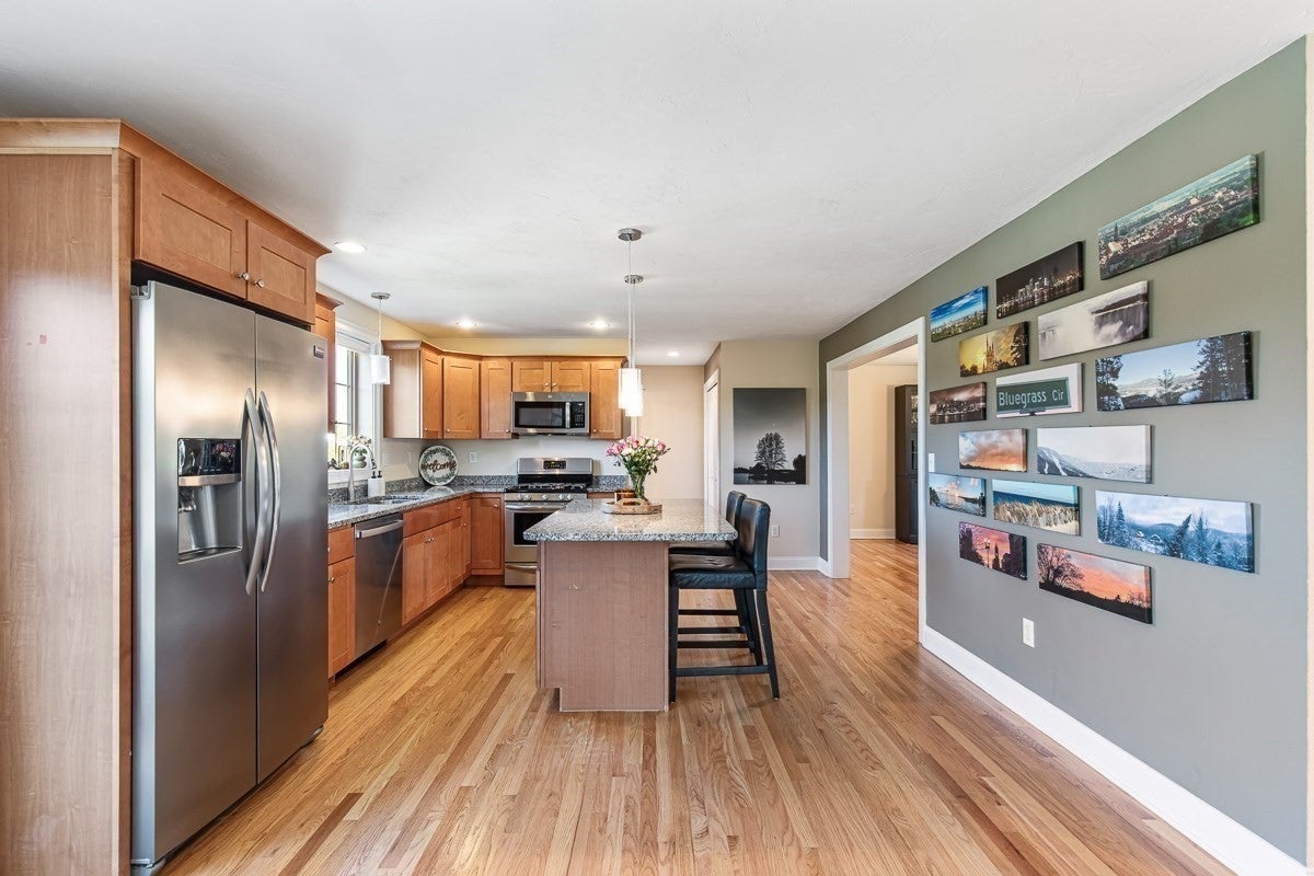 18 Blue Grass Circle, Taunton, MA Photo #8