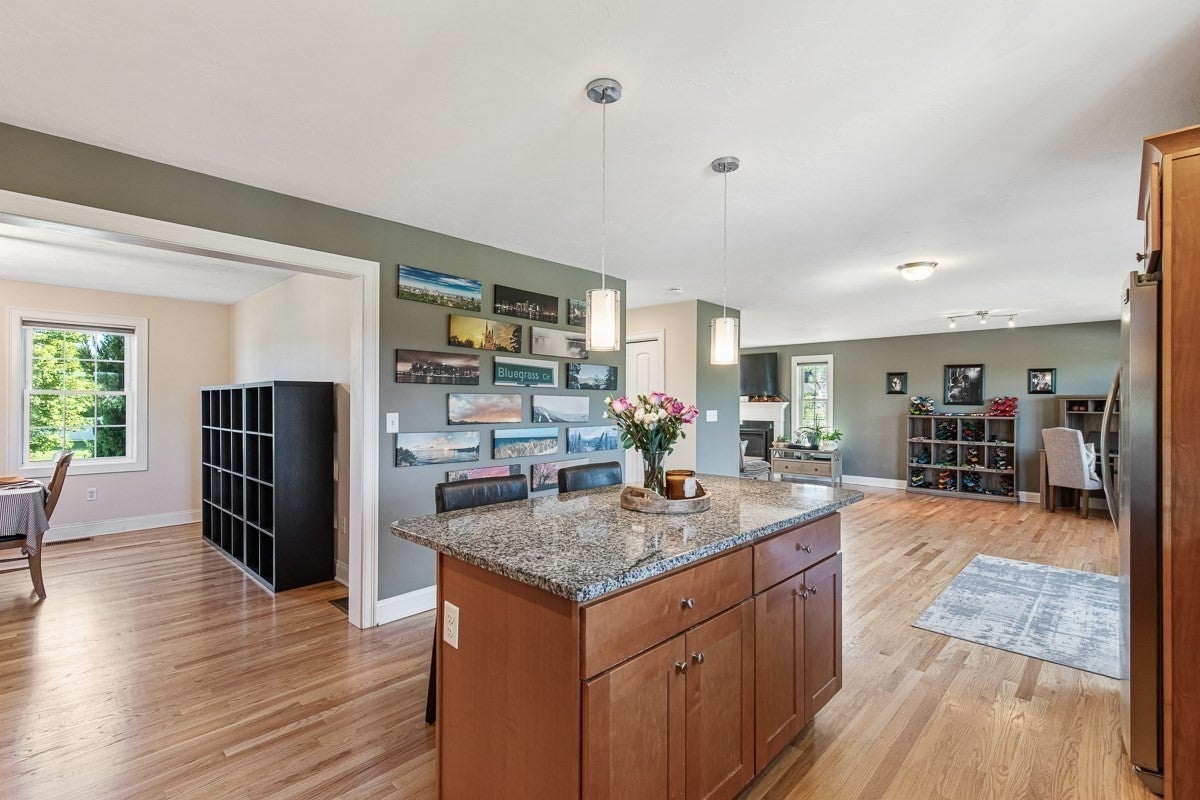 18 Blue Grass Circle, Taunton, MA Photo #9